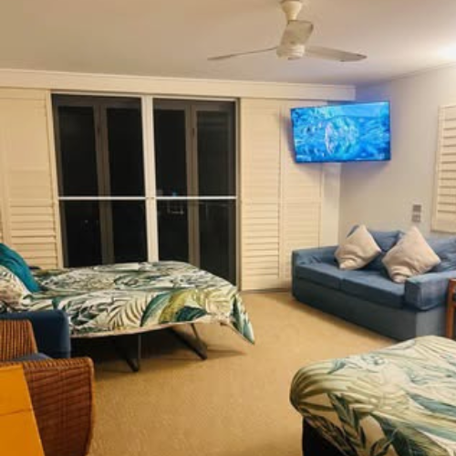 Couran Cove 1 Bedroom Apartment MR4 Lounge Room Image