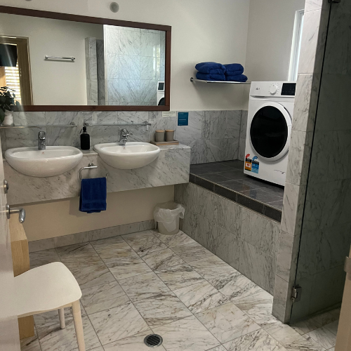 Couran Cove 1 Bedroom Apartment MR8 Bathroom Image