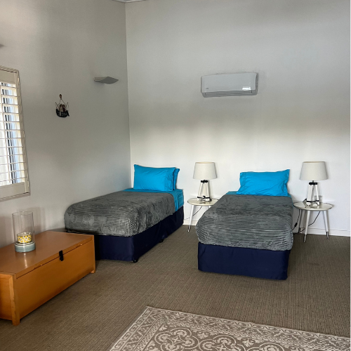 Couran Cove 1 Bedroom Apartment MR8 Lounge Room Image