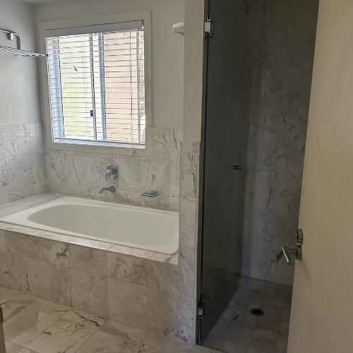 Couran Cove Villa 23 Upstairs Shower Image