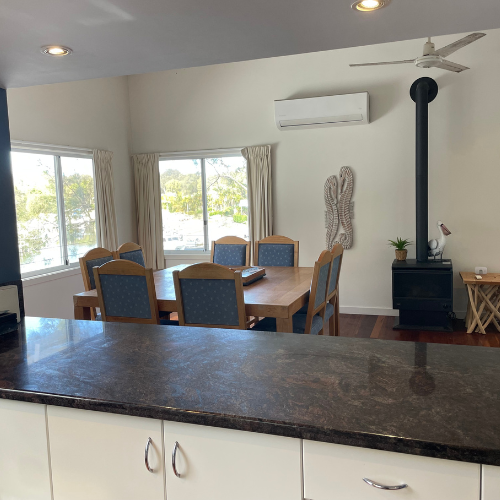 Couran Cove Broadwater Villa BV7 Kitchen to Dining Image