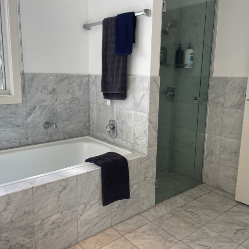 Couran Cove Broadwater Villa BV7 Bathroom Shower Image