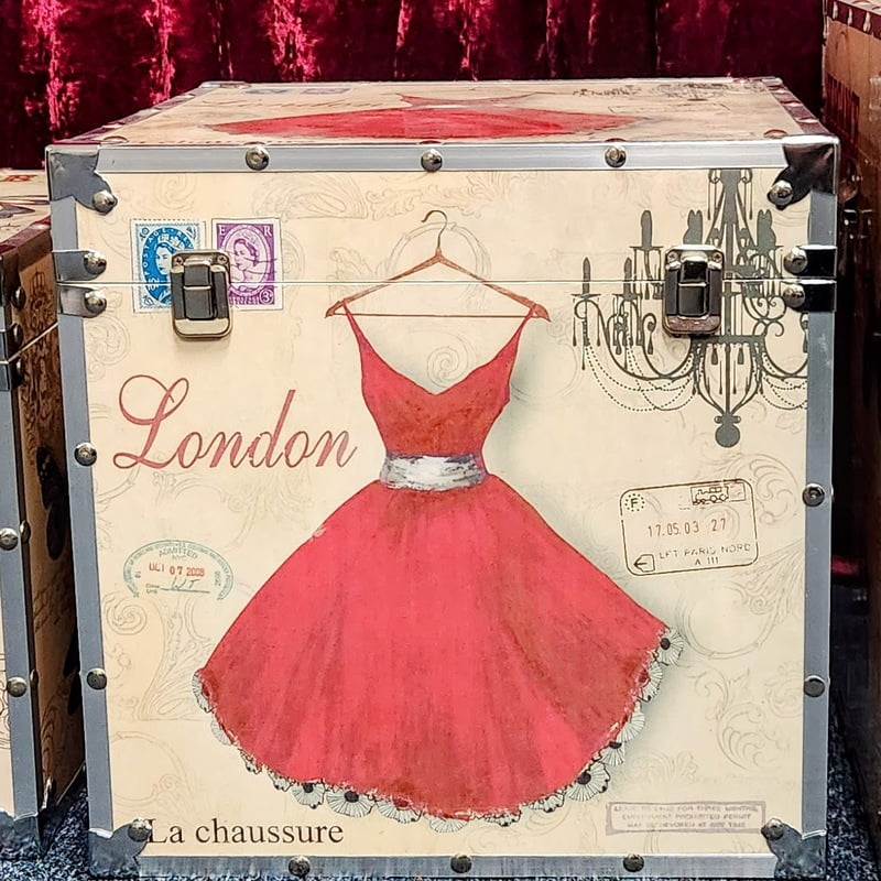 Burlesque Boudoir Elegant Travel Box Hire - Large Burlesque Boudoir Elegant Travel Box Hire - Large